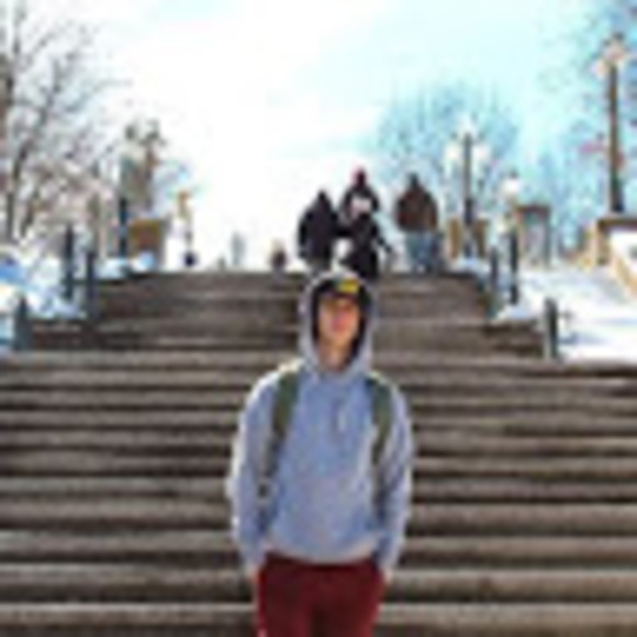 Meet your Posher, Maxime - Picture 1 of 1